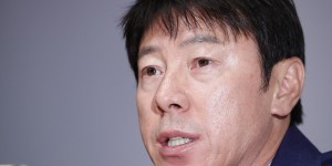 【龙八国际】国足18强赛对手备战：森保一将考察日本国奥 印尼归化按部就班