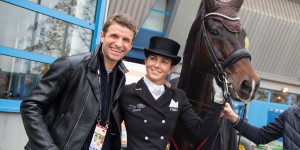 【龙八国际】图片报：太太丽萨未出席穆勒纪录片首映礼，此前曾有婚变传闻