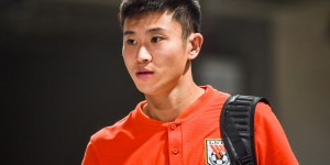【龙八国际】周海滨：现在青训太功利只追求赢球 一遇逼抢只能开大脚