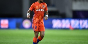 【龙八国际】记者：泰山队外援后腰估计不太容易，不如召回莱昂纳多