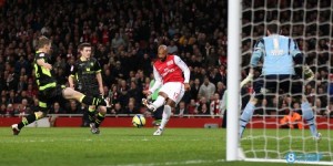 【龙八国际】亨利谈退役原因：我两腿跟腱都很疼，在家里连女儿都追不上