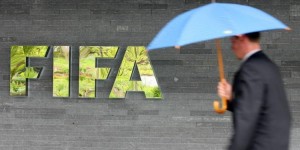 【龙八国际】邮报：FIFA因佣金上限新规遭经纪人起诉，索赔数百万英镑