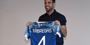 【龙八国际】科莫升级后小法在更衣室内发表讲话，承诺请全队去伊维萨岛度假