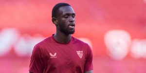 【龙八国际】记者：米兰因不续约克亚尔而要引援中卫，最现实的方案是租借夸西