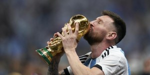 【龙八国际】梅西：有人说决赛前不能碰和看奖杯，但我感觉大力神杯在召唤我