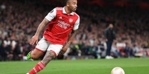 【龙八国际】内维尔：阿森纳需要正印中锋，热苏斯和恩凯提亚都不是9号位球员