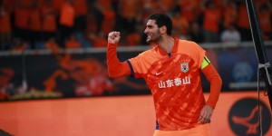 【龙八国际】鲁媒评泰山队史最佳阵容23人候选名单：费莱尼、宿茂臻领衔