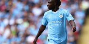 【龙八国际】跟队：多库有伤在身，因此将缺席客战巴黎的欧冠比赛