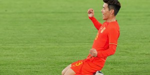 【龙八国际】记者谈王秋明重回国足：膝盖内侧副韧带撕裂伤势挺让人担心