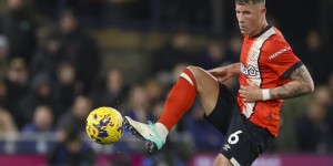 【龙八国际】罗马诺：维拉正谈判签下卢顿中场巴克利，埃梅里很欣赏球员