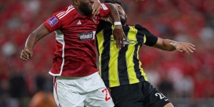 【龙八国际】被演了?莫德斯特世俱杯首秀，出场3分钟遭怼脸架肘 还击吃直红