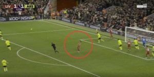 【龙八国际】利物浦5v2大军压上！阿诺德打中横梁后，萨拉赫暴怒?