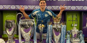 【龙八国际】人生赢家?阿尔瓦雷斯晒今年的五座冠军奖杯?