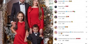 【龙八国际】卡塞米罗妻子社媒上传一家人合影：圣诞快乐！