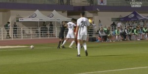 【龙八国际】友谊赛差点打拳击！李刚仁下脚踢对手，被怼脸怒推?最终吃红牌