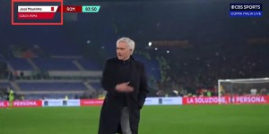 【龙八国际】闹乌龙！主裁向场边出红牌&字幕显示是穆帅 但他一直留在场边指挥