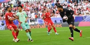 【龙八国际】沪媒：武磊连续两场被换下获球队最低分，能称得上“球王”吗？