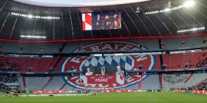 【龙八国际】缅怀传奇！安联球场外将树立贝肯鲍尔雕像，与盖德-穆勒雕像并列