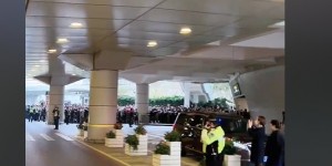 【龙八国际】博主现场实拍，C罗已经上大巴了，发车前往酒店！