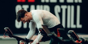 【龙八国际】已伤缺两个半月！曼联官方：芒特今日在健身房进行单独训练