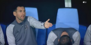 【龙八国际】苏牙遭踢倒在地，梅西场边皱眉+伸手示意