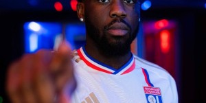 【龙八国际】官方：里昂1000万镑租借森林中场曼加拉，买断选项最高1800万镑