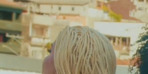 【龙八国际】太会蹭了?旺达在新歌MV里身穿内马尔和伊卡尔迪球衣