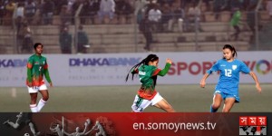 【龙八国际】活久见?南亚U19女足锦标赛抛硬币决定冠军，遭球迷扔水瓶&石块