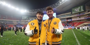 【龙八国际】戴伟浚庆祝超级杯胜利：申花是冠军