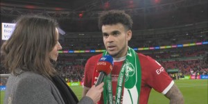 【龙八国际】路易斯-迪亚斯：奖杯献给我的父母，与他们一起庆祝意义重大