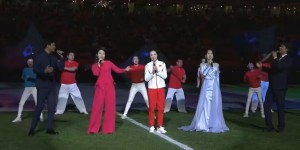 【龙八国际】跳水皇后?奥运冠军吴敏霞出席中超开幕式，演唱主题曲《超越》