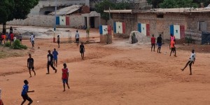 【龙八国际】励志！杰克逊16岁才有球鞋&此前都踢野球，22岁效力切尔西