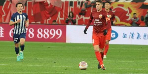 【龙八国际】记者：深圳雷雨天，上海海港前往深圳的航班被取消