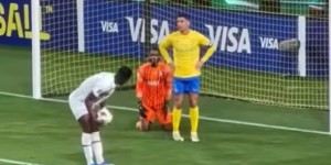 【龙八国际】?自己都不敢相信！C罗错失超近打门后，捂脸+原地叉腰石化