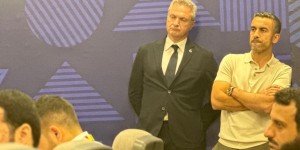 【龙八国际】利雅得胜利赛后新闻发布会上，球队CEO&C罗经纪人出席现场