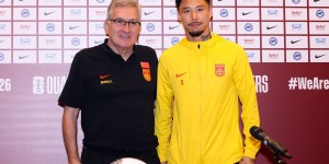 【龙八国际】记者：国足明晚首发已无悬念，阵型442费南多林良铭两翼齐飞