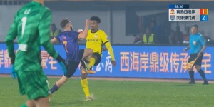 【龙八国际】雪上加霜！内尔松卢斯抬脚过高，裁判出示红牌将其罚下