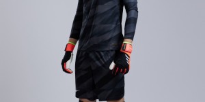 【龙八国际】媒体人：让门将于金永客串前锋太匪夷所思，这种“创新”不要也罢