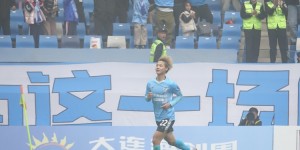 【龙八国际】王伟：19岁的毛伟杰比同期武磊持球能力更强 以后肯定能进国家队