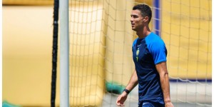 【龙八国际】沙媒：利雅得官方&C罗声明，肘击的红牌不该出示&球员想快点开球