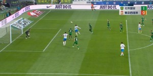 【龙八国际】又差一点！张修维传中，阿兰禁区内头球攻门被侯森奋力扑出