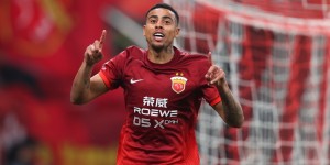 【龙八国际】东体：家人抵沪古斯塔沃入佳境，将有助于海港的战术多样化