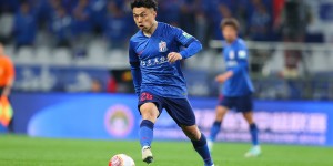 【龙八国际】传奇！曹赟定成申花首位中超300场球员，本场连过三人送助攻?