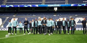 【龙八国际】24小时后见！拜仁全队伯纳乌踩场