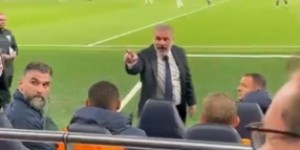 【龙八国际】不蒸馒头争口气?热刺主帅手指看台，怒批建议他输球的热刺球迷
