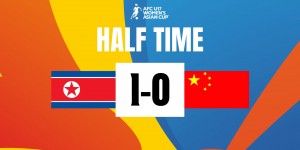 【龙八国际】半场-中国U17女足0-1朝鲜U17女足 门将侯舒楣扑救失误致丢球
