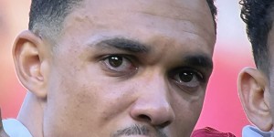 【龙八国际】男儿落泪?克洛普告别仪式上，阿诺德泪水在眼眶中打转