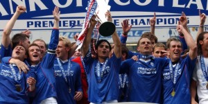 【龙八国际】教练生涯还得拼?阿尔特塔生涯唯一的联赛冠军：02/03赛季苏超