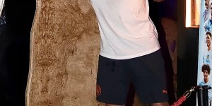 【龙八国际】?魔人也会不胜酒力？曼城狂欢后，哈兰德被拍到在车内扶额缓神