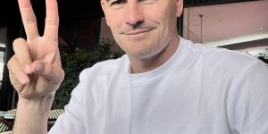 【龙八国际】?生日新造型？卡西社媒晒光头照：没有哪一天比今天更好，43！